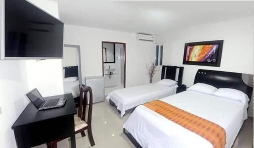 Hotel Intersuites Barranquilla  Exterior photo