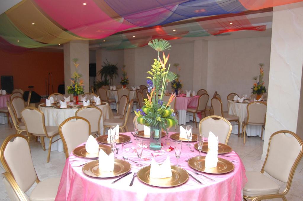 Hotel Intersuites Barranquilla  Exterior photo
